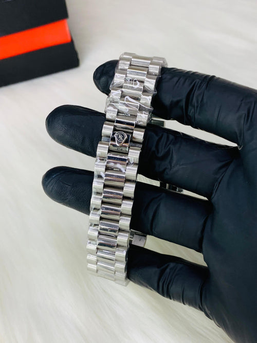 Date Working | Silver White