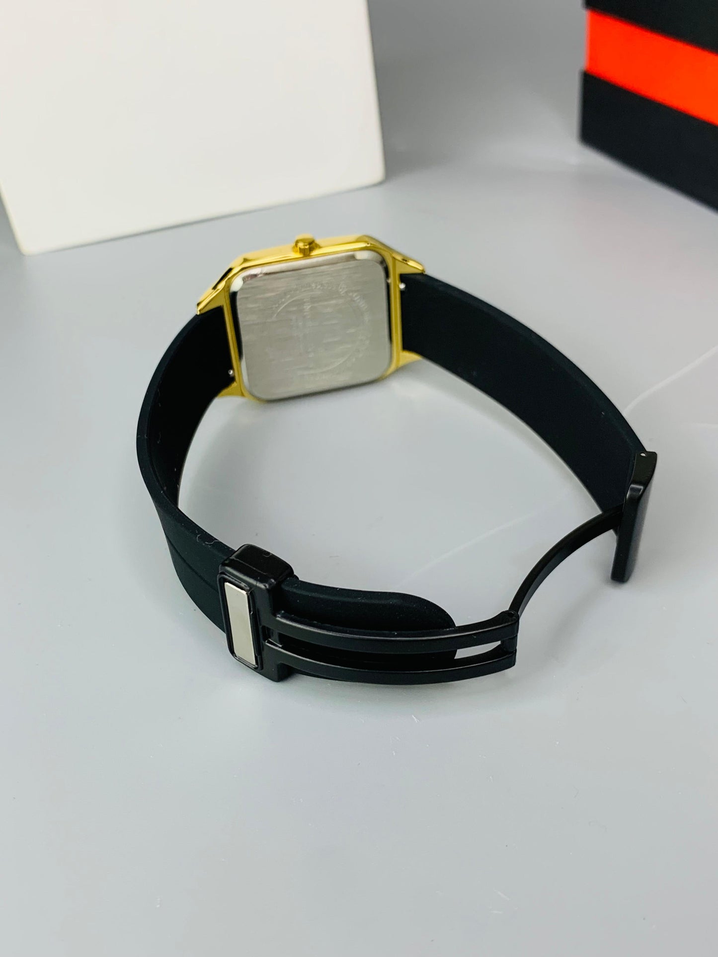 Universe Point Magnetic Lock Watch