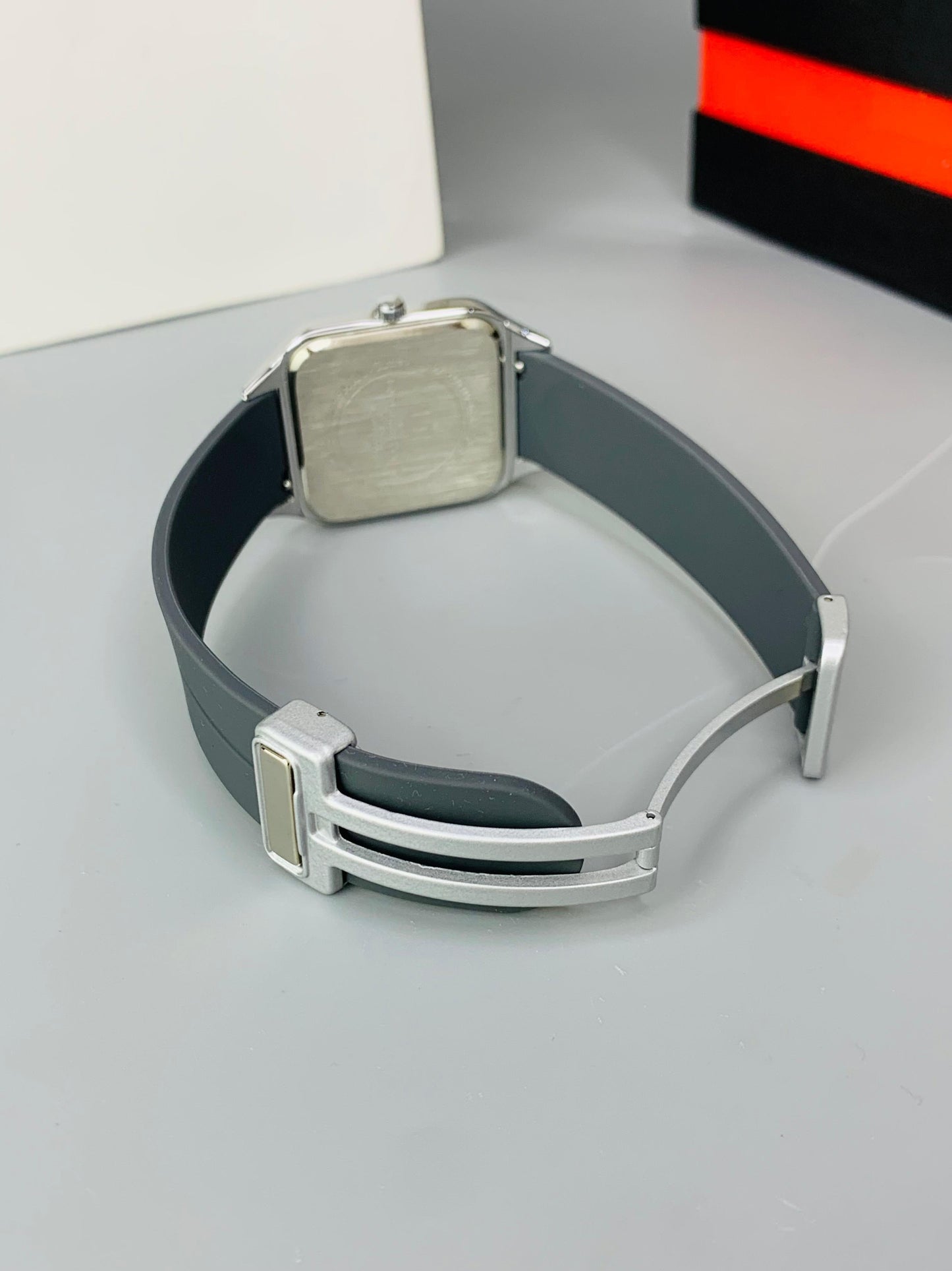 Universe Point Magnetic Lock Watch
