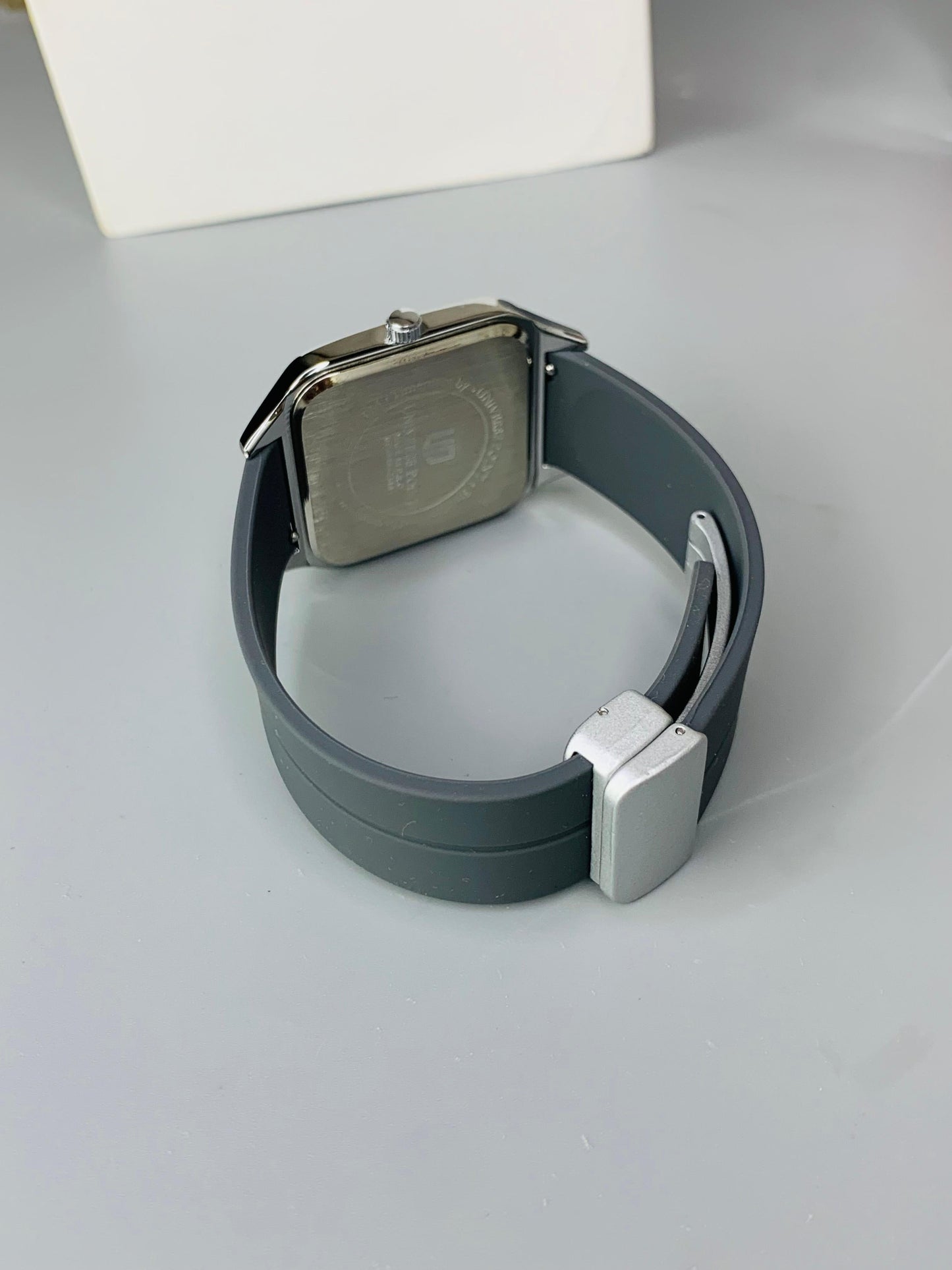 Universe Point Magnetic Lock Watch